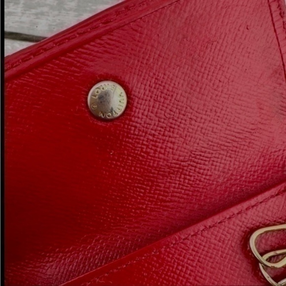 AUTHENTIC Louis Vuitton key holder. Red. - Picture 11 of 14